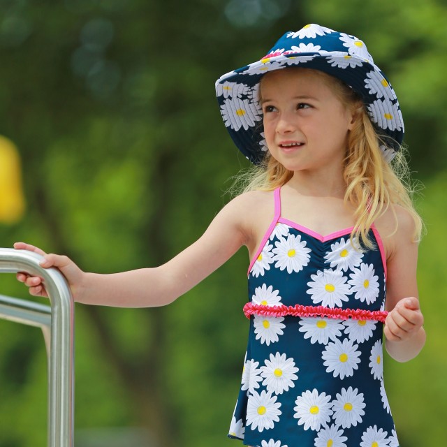 UV zaščitni otroški klobuk marjetice moder 461177