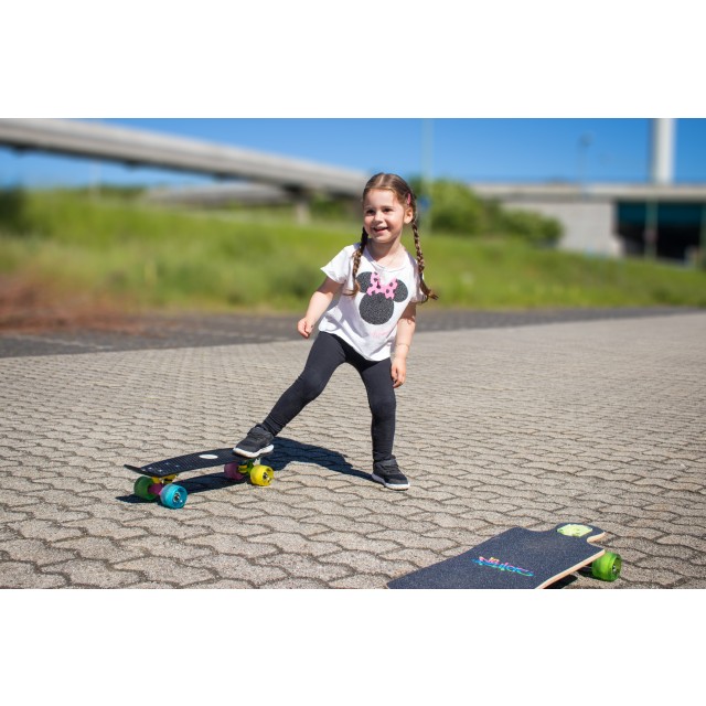 Skateboard rolka No Rules Neon LED kolesa 293